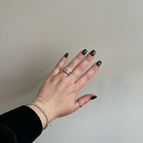 Beautiful Birks Wedding Band 18kt White Gold - Picture 7 of 7